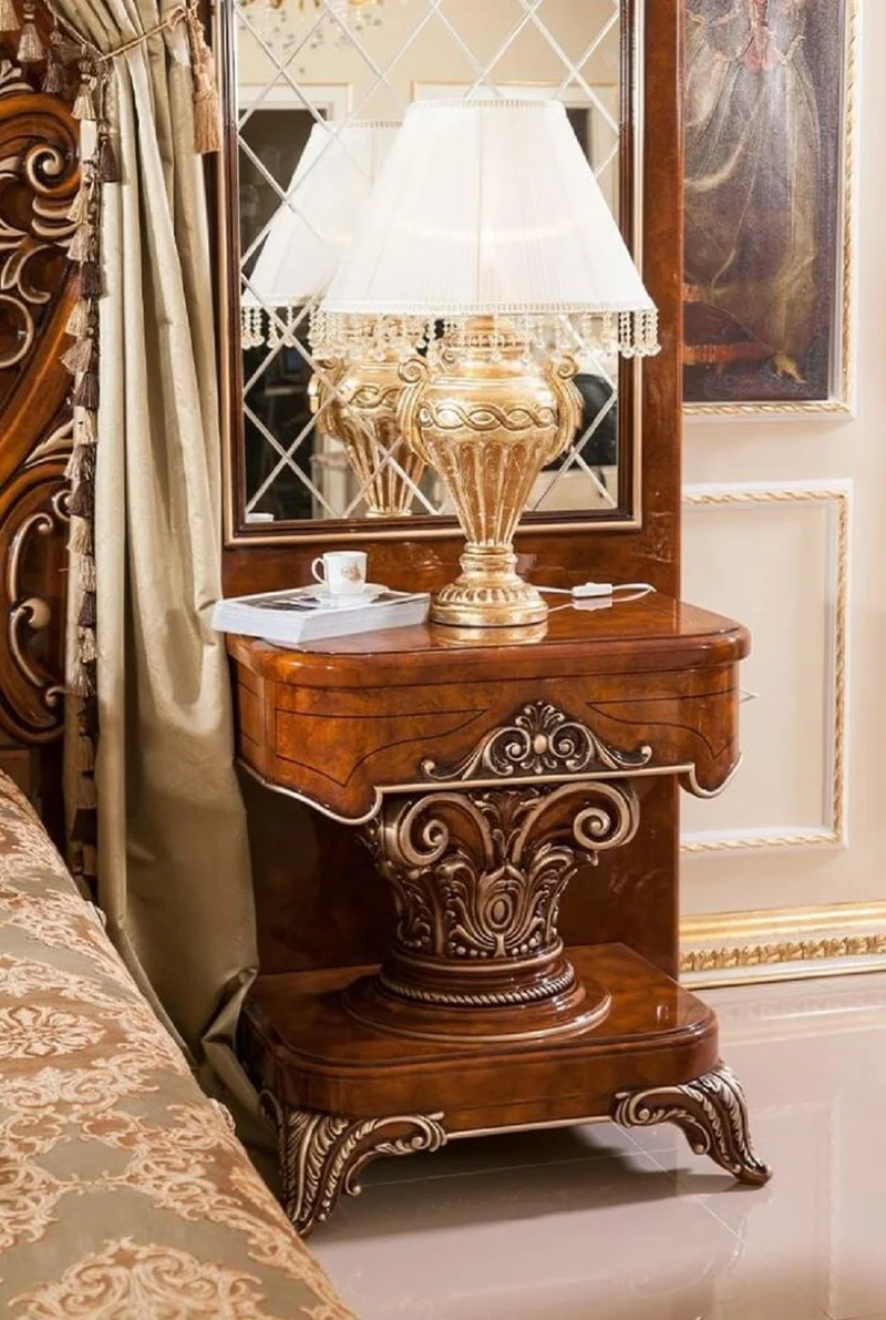 Casa Padrino Luxus Barock Schlafzimmer Set Gold / Braun / Bronzefarben - 1 Doppelbett mit Kopfteil und Rückwand & 2 Nachtkommoden - Schlafzimmer Möbel im Barockstil - Edel & Prunkvoll