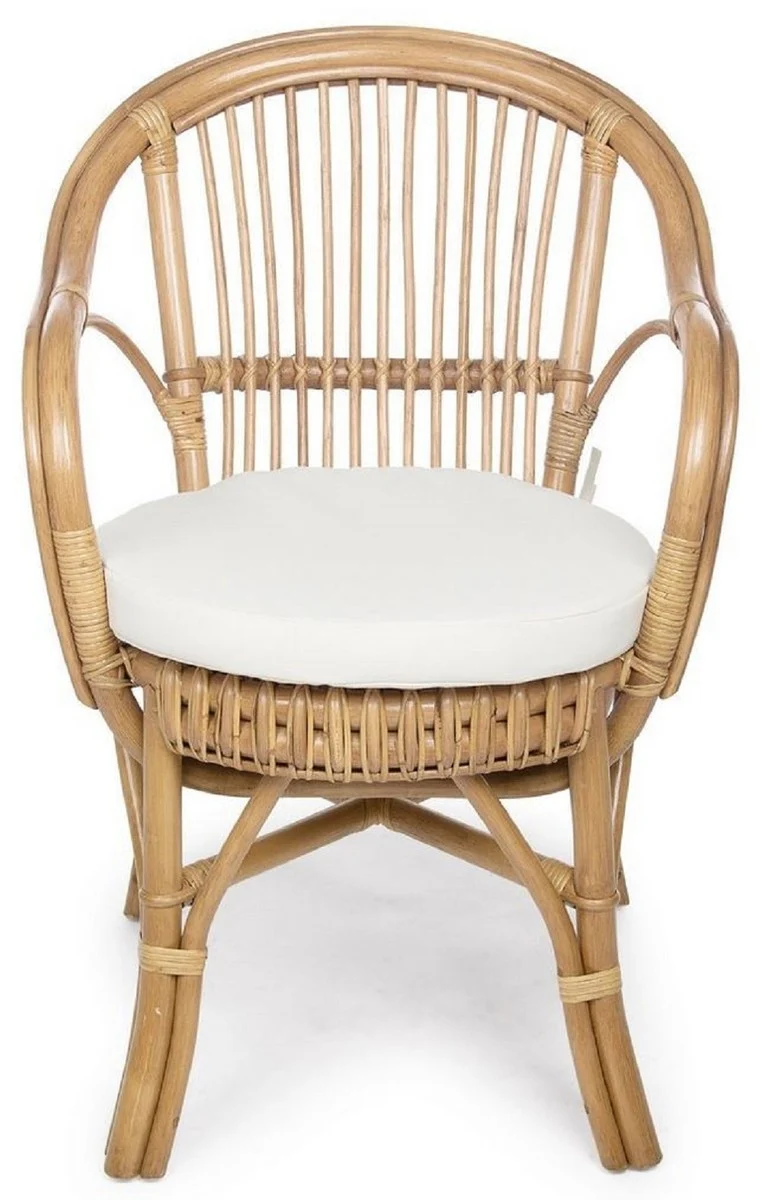 Casa Padrino Luxus Gartenstuhl 4er Set Naturfarben / Weiß 57 x 61 x H. 80 cm - Rattan Stühle mit Armlehnen und Sitzkissen - Moderne Rattan Garten & Terrassen Möbel