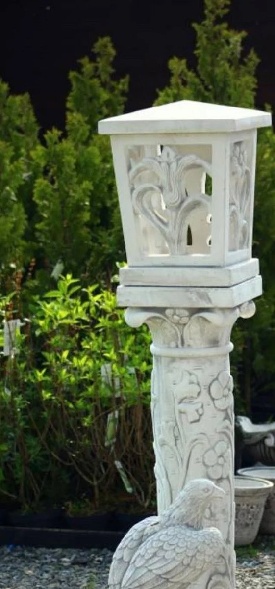Casa Padrino Barock Garten Stein Laterne mit Säule Weiß 34 x 34 x H. 148 cm - Garten & Terrassen Stein Leuchte - Garten & Terrassen Beleuchtung im Barockstil - Barock Außenbeleuchtung - Barock Möbel