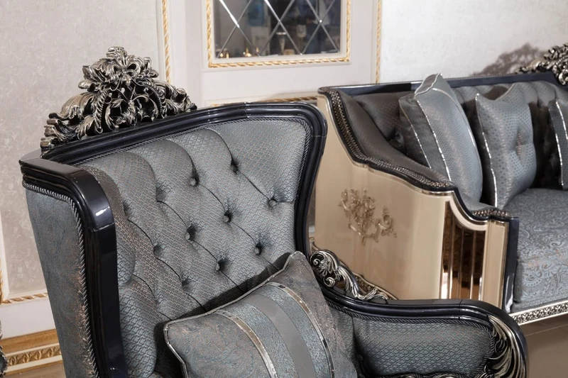 Casa Padrino Luxus Barock Wohnzimmer Set Hellblau / Beige / Schwarz / Gold - 2 Sofas & 2 Sessel & 1 Couchtisch & 2 Beistelltische - Handgefertigte Wohnzimmer Möbel im Barockstil - Edel & Prunkvoll