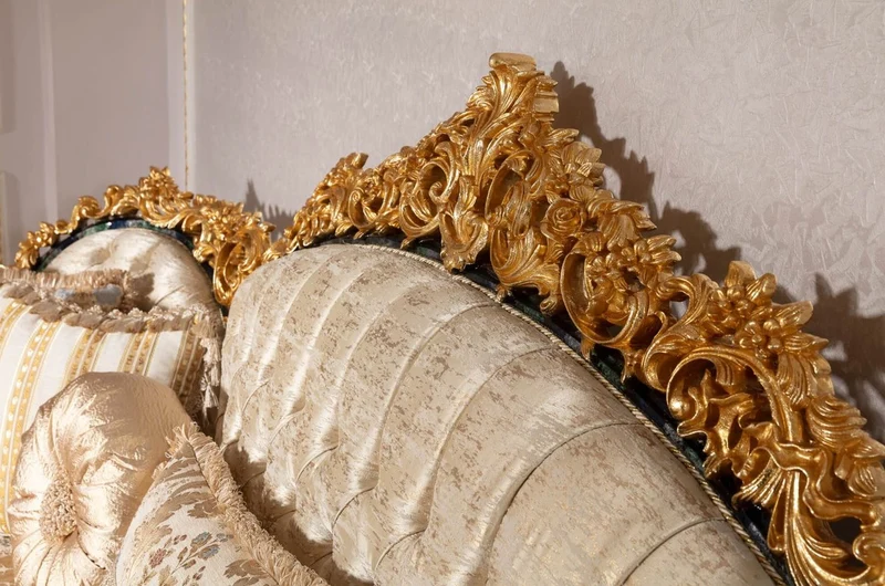 Casa Padrino Luxus Barock Wohnzimmer Set Gold / Weiß / Blau / Gold - 2 Sofas & 2 Sessel & 1 Couchtisch & 2 Beistelltische - Handgefertigte Wohnzimmer Möbel im Barockstil - Edel & Prunkvoll