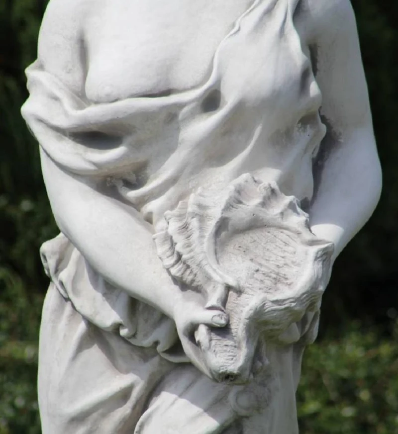 Casa Padrino Jugendstil Garten Deko Skulptur Frau mit Muschel Grau 44 x 44 x H. 138 cm - Elegante Garten Deko Stein Figur - Barock & Jugendstil Garten Deko Accessoires