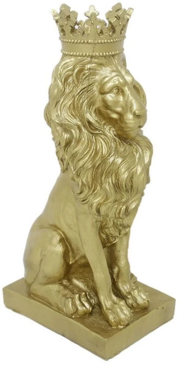 Casa Padrino Barock Deko Skulptur Löwe mit Krone Gold 25 x H. 75 cm - Prunkvolle Kunstharz Dekofigur - Barock Wohnzimmer Deko Accessoires