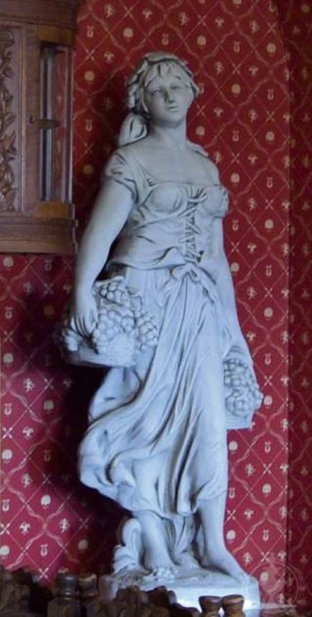 Casa Padrino Jugendstil Garten Deko Skulptur Frau mit Körben Grau 43 x 43 x H. 153 cm - Elegante Garten Deko Stein Figur - Barock & Jugendstil Garten Deko Accessoires