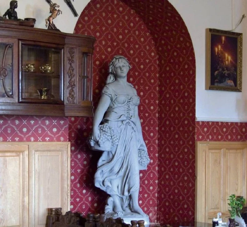 Casa Padrino Jugendstil Garten Deko Skulptur Frau mit Körben Grau 43 x 43 x H. 153 cm - Elegante Garten Deko Stein Figur - Barock & Jugendstil Garten Deko Accessoires