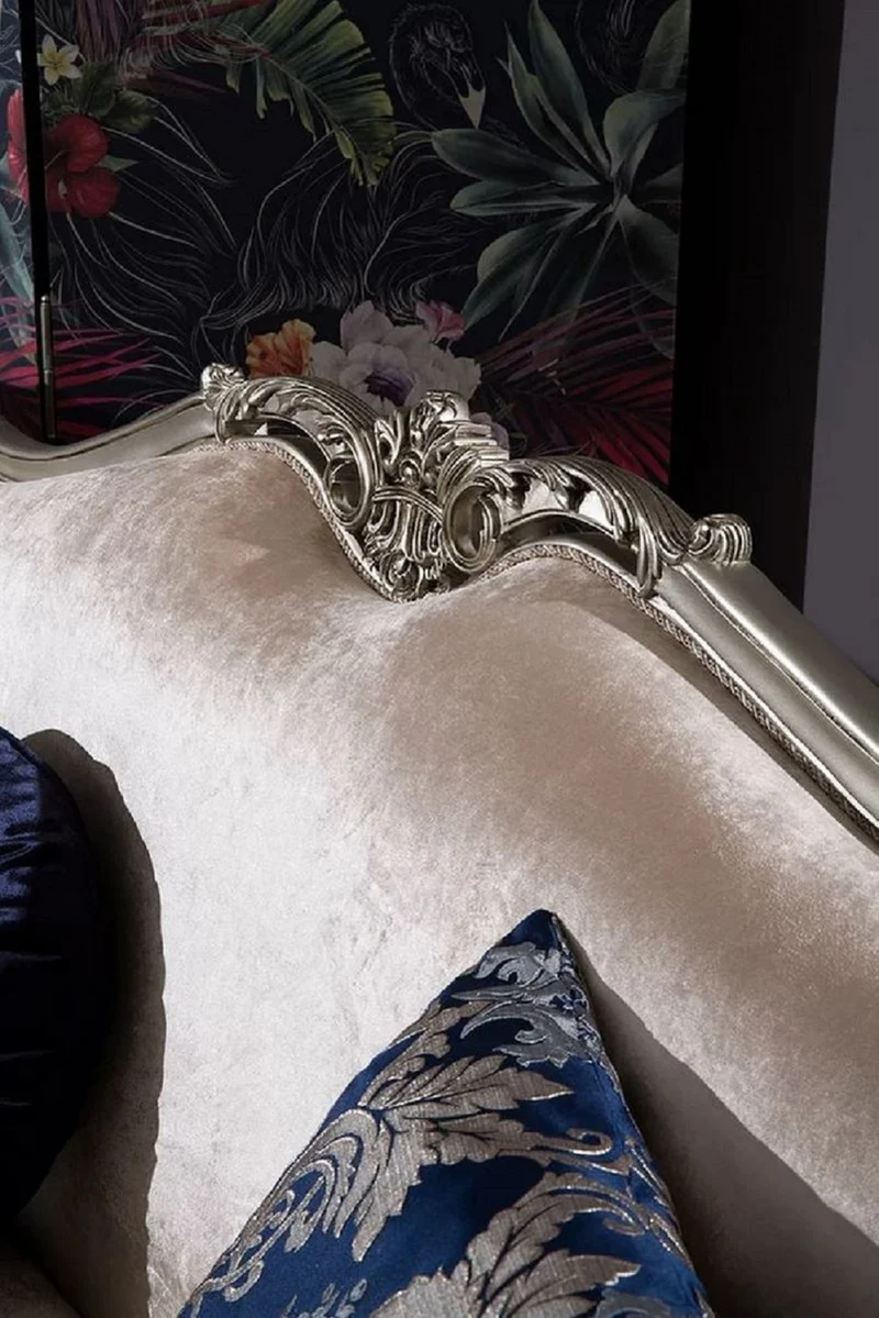 Casa Padrino Luxus Barock Wohnzimmer Set Blau / Rosa / Silber - 2 Barock Sofas & 2 Barock Sessel & 1 Barock Couchtisch - Wohnzimmer Möbel im Barockstil - Barock Möbel - Barock Einrichtung