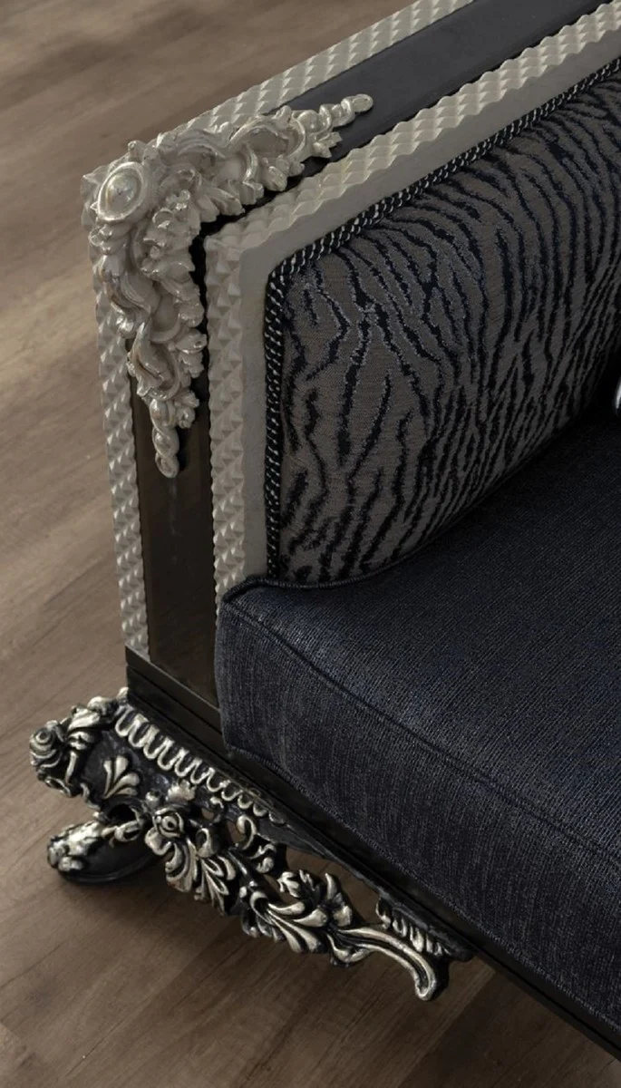 Casa Padrino Luxus Barock Sofa Blau / Grau / Weiß / Schwarz / Silber - Prunkvolles Wohnzimmer Sofa mit elegantem Muster - Barock Wohnzimmer & Hotel Möbel - Edel & Prunkvoll