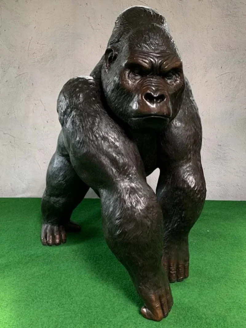 Casa Padrino Luxus Bronze Deko Skulptur Gorilla Affe 102 x 147 x H. 152 cm - Riesiege Bronze Skulptur - Lebensgroße Tierfigur - XXL Bronze Gorilla Figur - XXL Garten Skulptur - Luxus Garten Deko