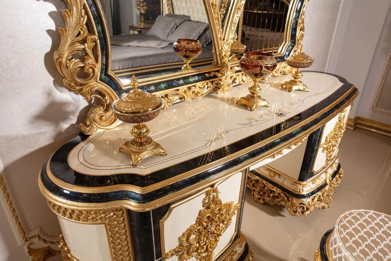 Casa Padrino Luxus Barock Schlafzimmer Set Weiß / Blau / Gold - 1 Barock Schminkkommode mit 5 Schubladen & 1 Barock Spiegel & 1 Barock Hocker - Barock Schlafzimmer Möbel - Edel & Prunkvoll