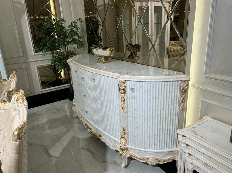 Casa Padrino Luxus Barock Sideboard Weiß / Gold - Prunkvoller Massivholz Schrank mit 4 Türen und 3 Schubladen - Barock Möbel - Edel & Prunkvoll
