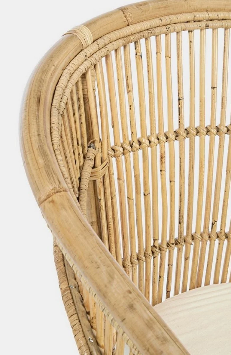 Casa Padrino Luxus Gartensessel Naturfarben / Weiß 68 x 65 x H. 82 cm - Rattan Garten & Terrassen Sessel mit Sitzkissen - Garten & Terrassen Möbel - Luxus Qualität