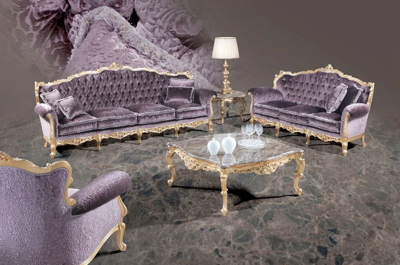 Casa Padrino Luxus Barock 3er Sofa Lila / Gold - Prunkvolles Wohnzimmer Sofa mit elegantem Muster - Barock Wohnzimmer & Hotel Möbel - Erstklassische Qualität - Made in Italy
