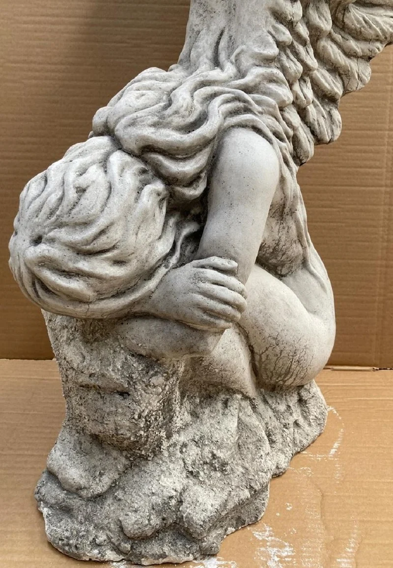 Casa Padrino Barock Deko Skulptur Frau mit Flügel Weiß / Grau 56 x 63 x H. 110 cm - Garten Deko Stein Figur - Barock Garten & Terrassen Deko Accessoires