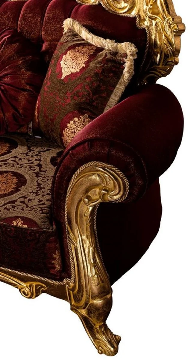 Casa Padrino Luxus Barock Sofa Bordeauxrot / Gold - Prunkvolles Wohnzimmer Sofa mit elegantem Muster - Barock Wohnzimmer Möbel