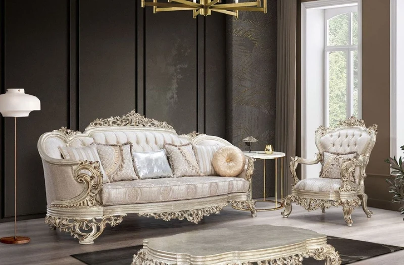 Casa Padrino Luxus Barock Wohnzimmer Set Cremefarben / Beige / Antik Gold - 2 Sofas & 2 Sessel & 1 Couchtisch - Handgefertigte Wohnzimmer Möbel im Barockstil - Edel & Prunkvoll