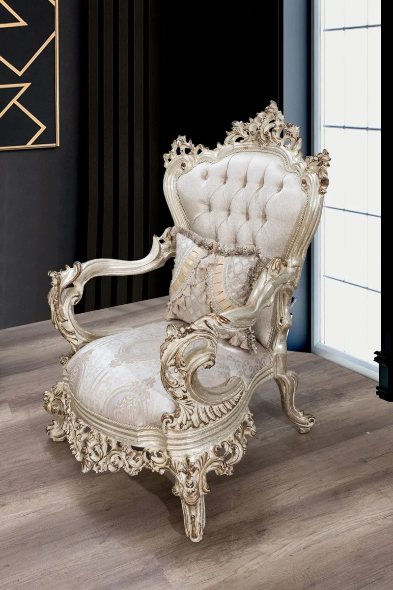 Casa Padrino Luxus Barock Wohnzimmer Set Cremefarben / Beige / Antik Gold - 2 Sofas & 2 Sessel & 1 Couchtisch - Handgefertigte Wohnzimmer Möbel im Barockstil - Edel & Prunkvoll
