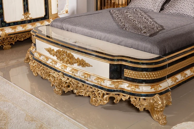 Casa Padrino Luxus Barock Schlafzimmer Set Gold / Weiß / Blau / Gold - 1 Doppelbett mit Kopfteil & 2 Nachtkommoden - Schlafzimmer Möbel im Barockstil - Edel & Prunkvoll