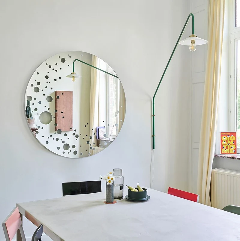 Casa Padrino Luxus Wandspiegel in Mond Optik Ø 125 cm - Runder Wohnzimmer Spiegel - Luxus Kollektion