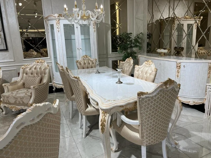 Casa Padrino Luxus Barock Wohnzimmer Sessel Gold / Weiß / Gold - Handgefertigter Barockstil Sessel mit elegantem Muster und dekorativem Kissen - Barock Wohnzimmer Möbel