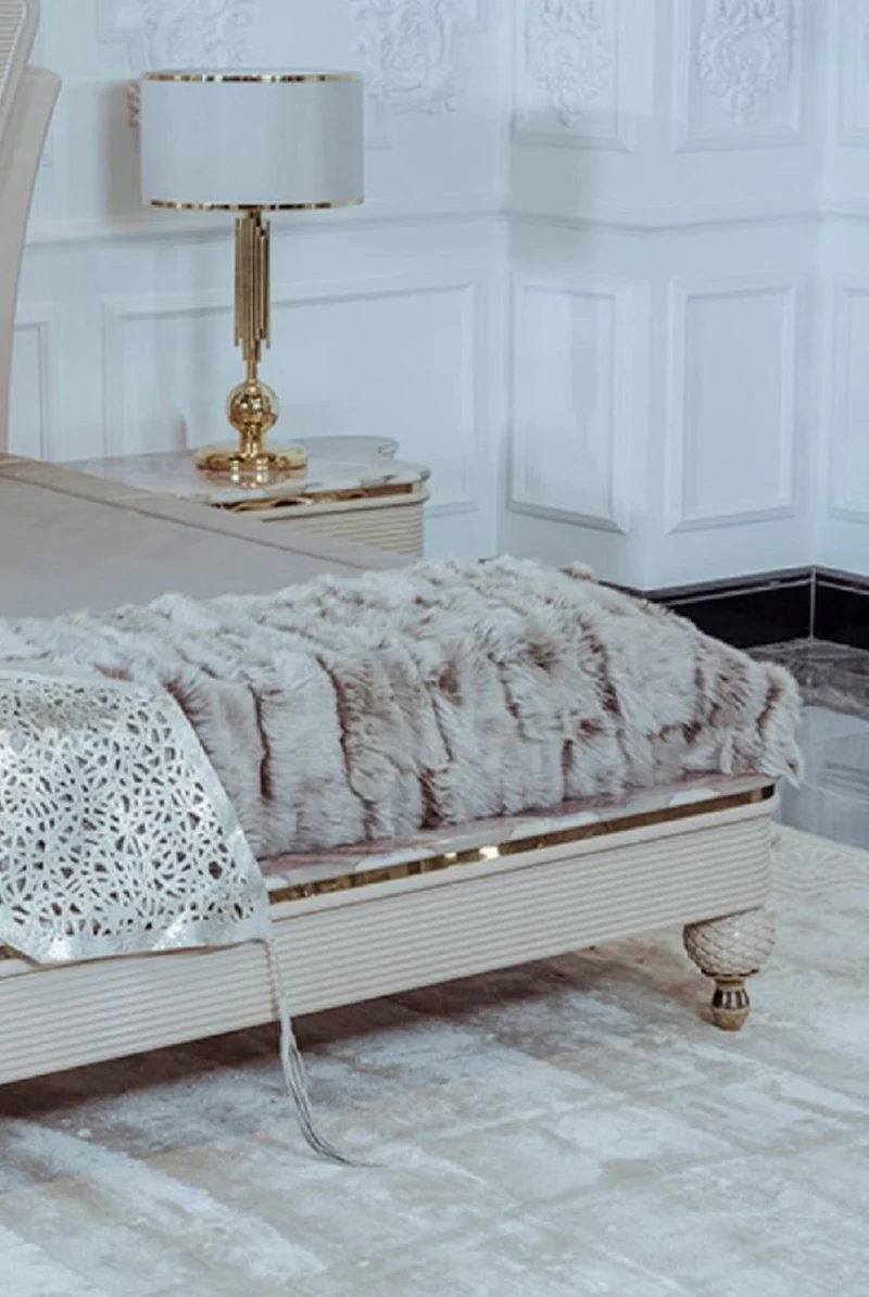 Casa Padrino Luxus Art Deco Schlafzimmer Set Beige / Grau / Gold - 1 Doppelbett mit Kopfteil & 2 Nachttische - Art Deco Schlafzimmer & Hotel Möbel - Luxus Kollektion