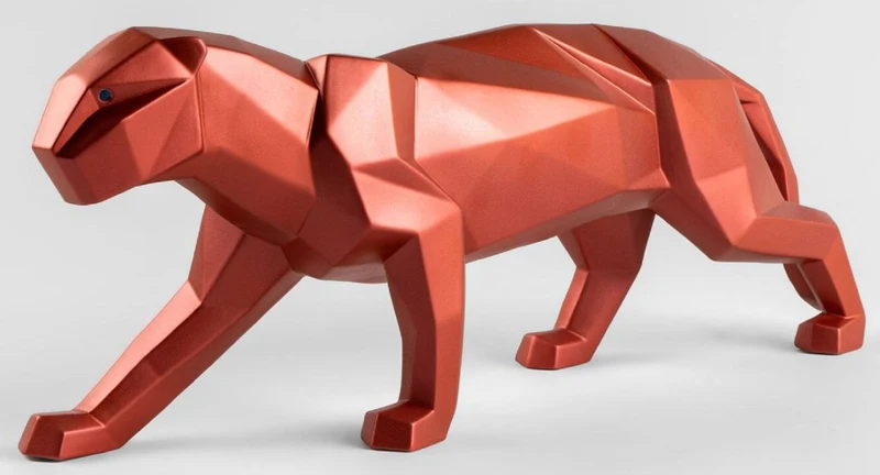 Casa Padrino Luxus Porzellan Panther Skulptur Rot Metallic 50 x 12 x H. 19 cm - Hangefertigte Deko Figur aus feinstem spanischen Porzellan - Luxus Deko Accessoires