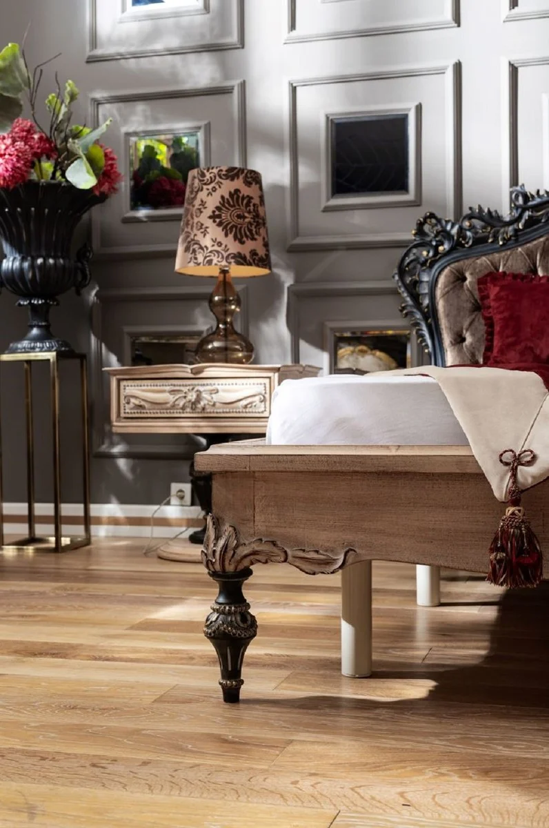 Casa Padrino Luxus Barock Schlafzimmer Set Dunkelbraun / Naturfarben / Schwarz / Gold - 1 Doppelbett mit Kopfteil & 2 Nachtkommoden - Schlafzimmer Möbel im Barockstil - Edel & Prunkvoll