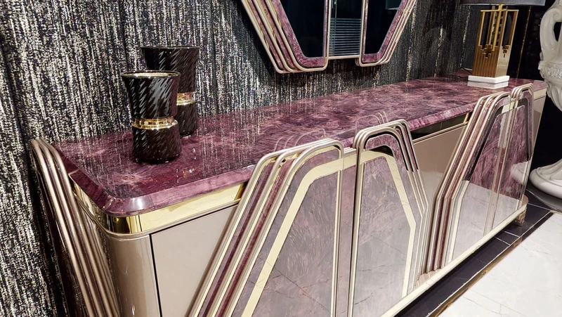 Casa Padrino Luxus Art Deco Möbel Set Lila / Grau / Gold - 1 Sideboard mit 4 Türen & 1 Wandspiegel - Art Deco Wohnzimmer & Hotel Möbel - Luxus Kollektion