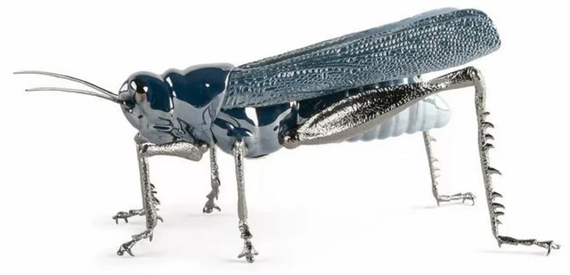Casa Padrino Luxus Porzellan Figur Grashüpfer Blau / Silber 27 x 26 x H. 11 cm - Hochwertige Deko Skulptur - Erstklassische Qualität - Made in Spain
