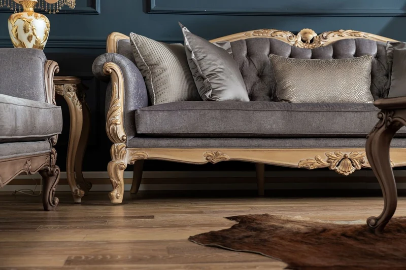 Casa Padrino Luxus Barock Sofa Grau / Naturfarben - Handgefertigtes Wohnzimmer Sofa im Barockstil - Barock Wohnzimmer Möbel