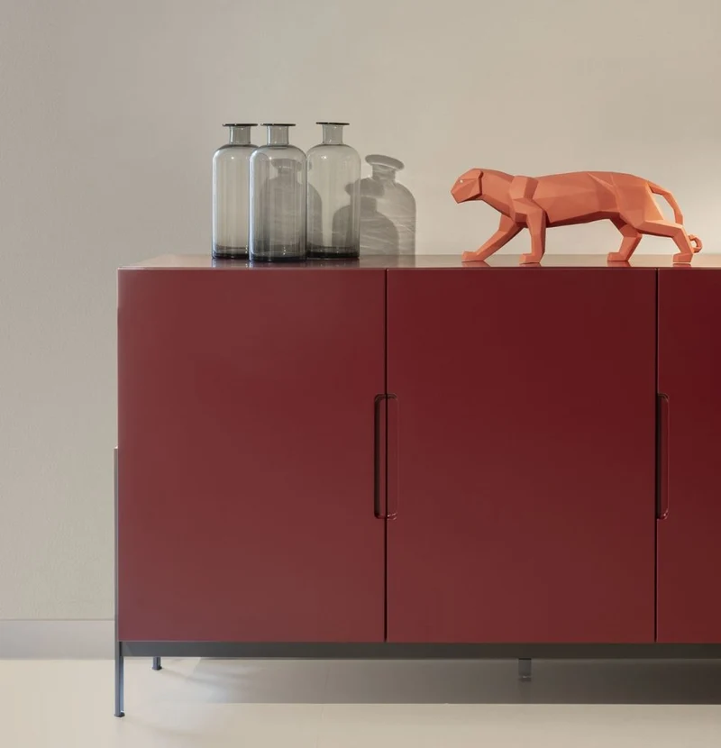 Casa Padrino Luxus Porzellan Panther Skulptur Matt Korallenrot 50 x 12 x H. 19 cm - Hangefertigte Deko Figur aus feinstem spanischen Porzellan - Luxus Deko Accessoires