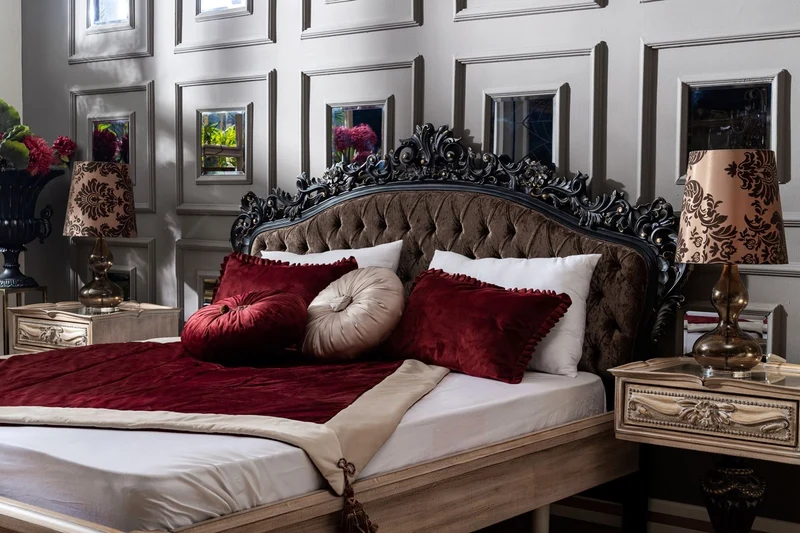Casa Padrino Luxus Barock Doppelbett Dunkelbraun / Naturfarben / Schwarz / Gold - Edles Massivholz Bett mit Kopfteil - Prunkvolle Schlafzimmer Möbel im Barockstil