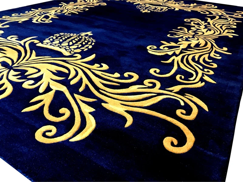 Pompöös by Casa Padrino Luxus Teppich von Harald Glööckler 200 x 290 cm Krone Royalblau / Gold - Barock Design Teppich - Handgewebt aus Wolle