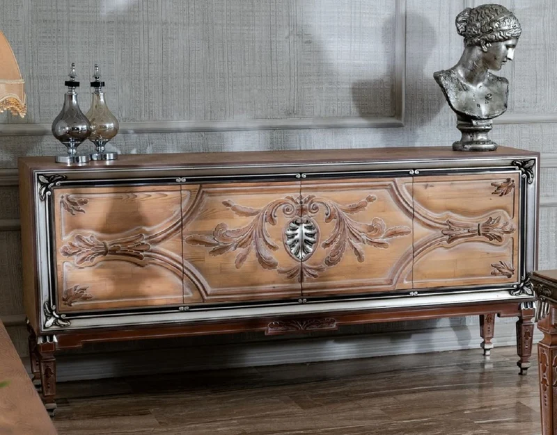 Casa Padrino Luxus Barock Sideboard mit 4 Türen Naturfarben / Beige / Braun / Silber - Edler Massivholz Schrank im Barockstil - Barock Möbel