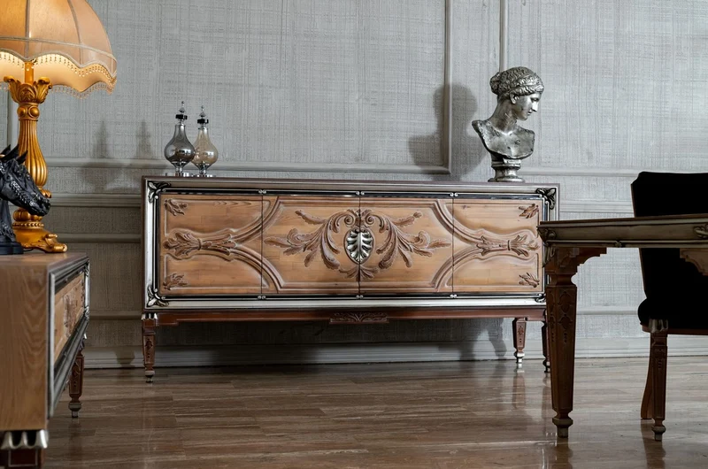 Casa Padrino Luxus Barock Sideboard mit 4 Türen Naturfarben / Beige / Braun / Silber - Edler Massivholz Schrank im Barockstil - Barock Möbel