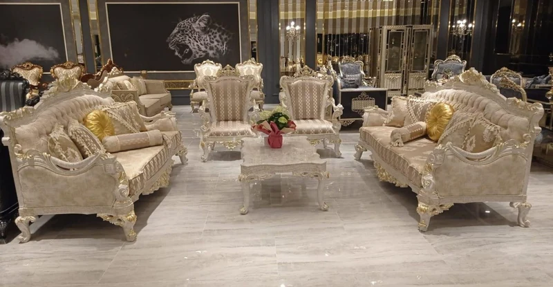 Casa Padrino Luxus Barock Wohnzimmer Set Grau / Gold - 2 Barock Sofas mit Muster & 2 Barock Sessel mit Muster & 1 Barock Couchtisch - Barock Wohnzimmer Möbel