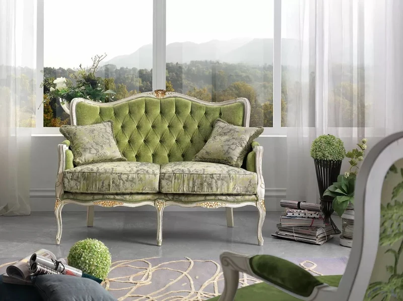 Casa Padrino Luxus Barock Sofa Grün / Weiß / Gold - Edles Wohnzimmer Sofa mit elegantem Muster und 2 dekorativen Kissen - Barock Möbel - Luxus Qualität - Made in Italy