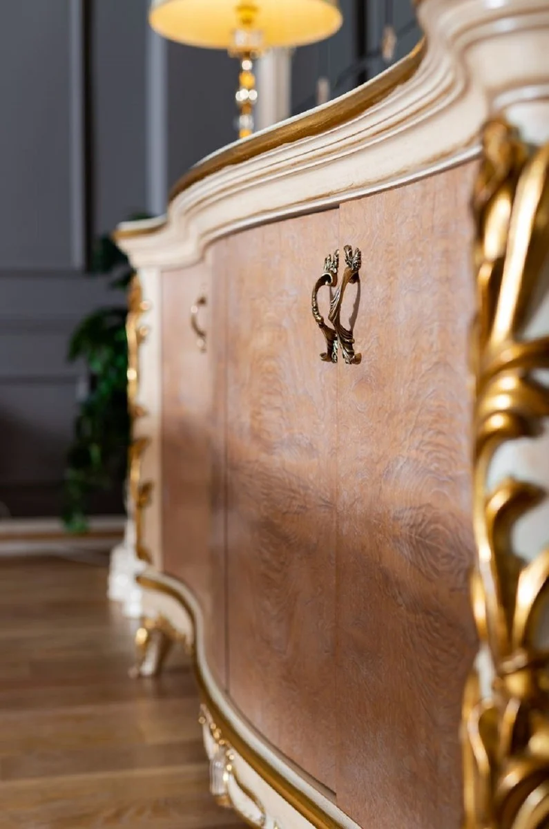 Casa Padrino Luxus Barock Möbel Set Beige / Weiß / Gold - 1 Barock Sideboard mit 4 Türen & 1 Riesiger Barock Wandspiegel - Barock Möbel
