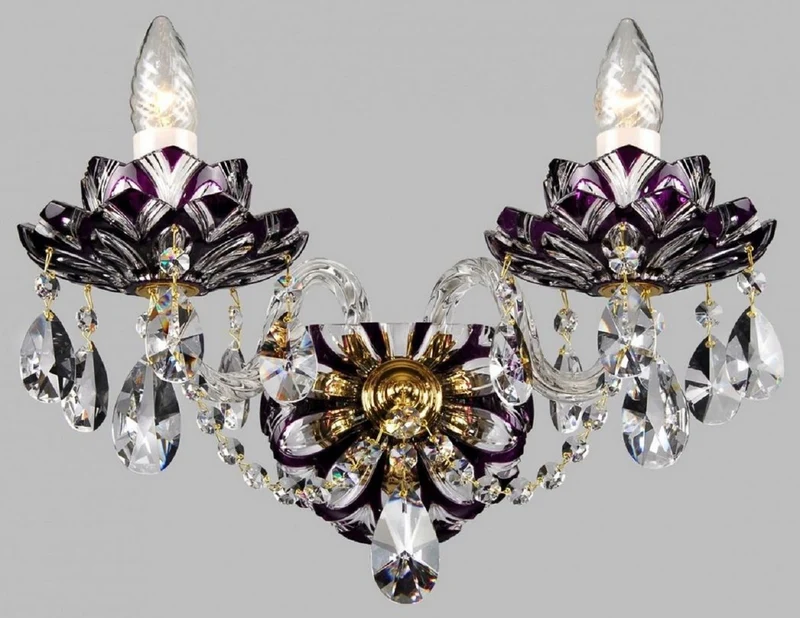 Casa Padrino Luxus Barock Kristall Wandleuchte Lila / Gold 37 x H. 34 cm - Prunkvolle Doppel Wandlampe im Barockstil - Barock Leuchten - Edel & Prunkvoll