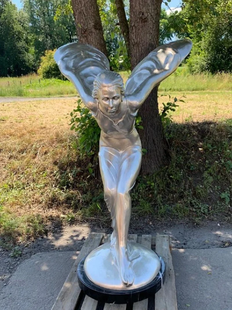 Casa Padrino Luxus Bronze Skulptur Spirit of Ecstasy Frau mit Flügel Silber / Schwarz 117 x 122 x H. 168 cm - Riesige Bronzefigur mit Marmorsockel - Luxus Deko Accessoires