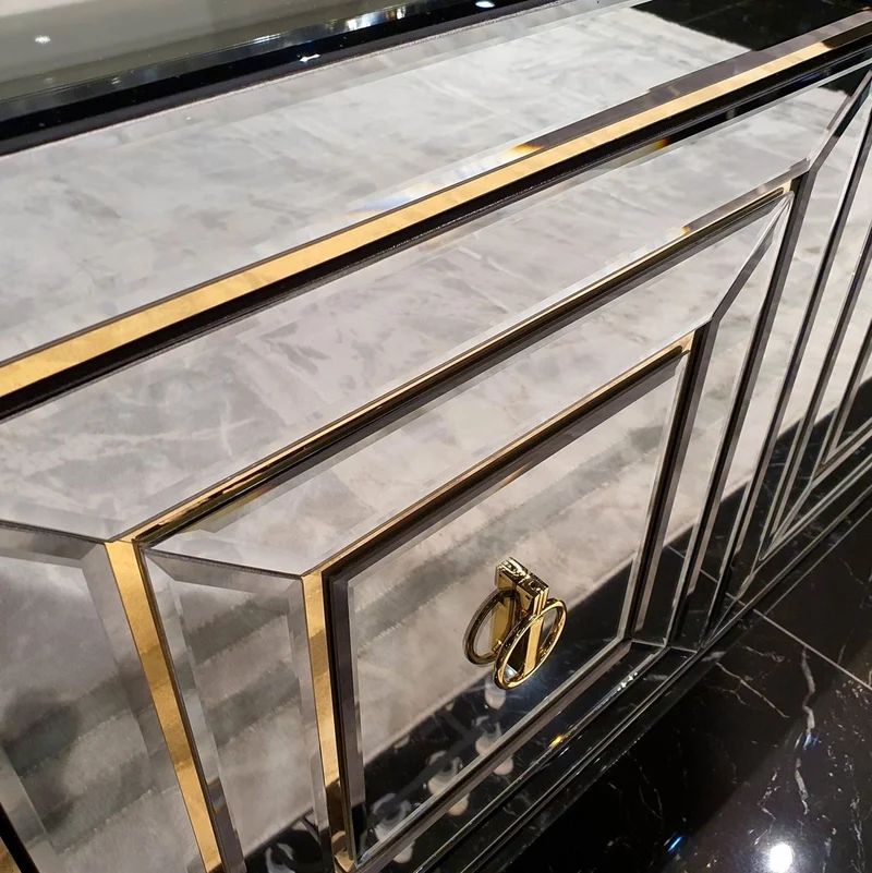 Casa Padrino Luxus Möbel Set Sideboard mit Spiegel Silber / Gold - Verspiegelter Massivholz Schrank mit elegantem Wandspiegel - Verspiegelte Luxus Möbel