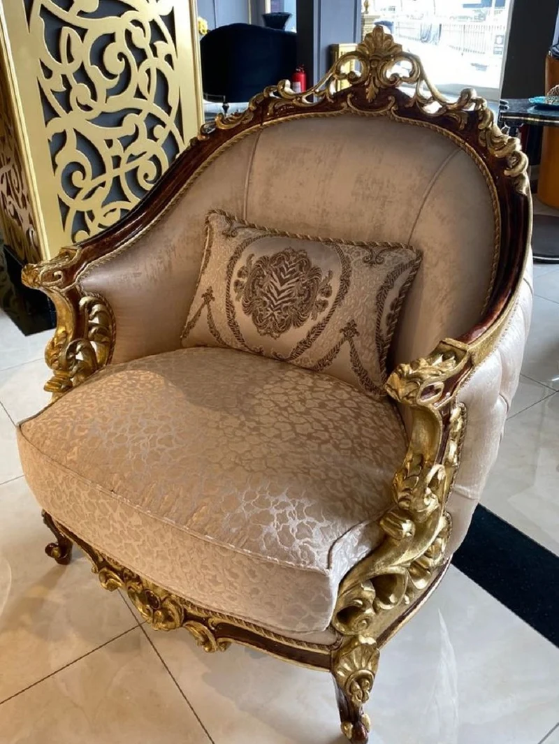 Casa Padrino Luxus Barock Wohnzimmer Set Silber / Braun / Gold - 2 Sofas & 2 Sessel & 1 Couchtisch & 2 Beistelltische - Handgefertigte Wohnzimmer Möbel im Barockstil - Edel & Prunkvoll