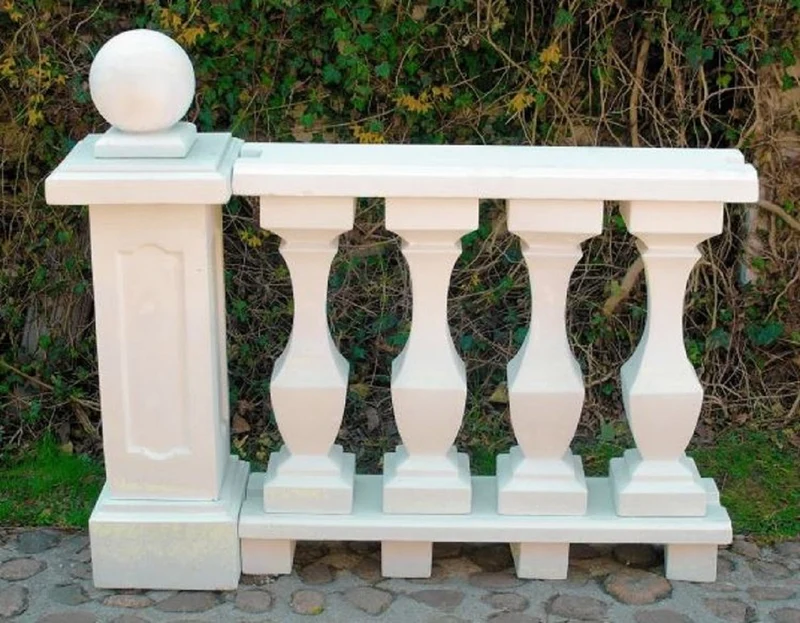Casa Padrino Jugendstil Balustrade mit Säule und dekorativer Kugel Weiß 133 x 33 x H. 110 cm - Massives Stein Geländer aus feinstem Beton - Prunkvolle Garten Deko