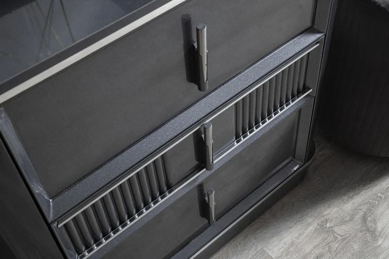 Casa Padrino Luxus Schlafzimmer Schminktisch Set Grau / Silber - 1 Schminkkommode mit Spiegel & 1 Hocker - Luxus Schlafzimmer Möbel