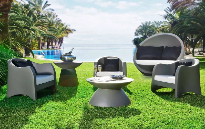 Casa Padrino Luxus Gartensessel Matt Grau / Weiß 79 x 72 x H. 73 cm - Wetterbeständiger Garten Terrassen Sessel - Hotel Möbel - Luxus Qualität