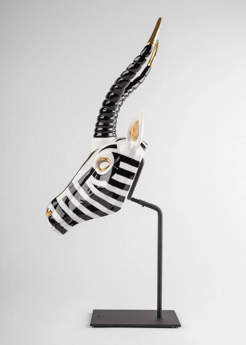 Casa Padrino Luxus Porzellan Deko Maske Antilope Schwarz / Weiß / Gold 39 x 18 x H. 57 cm - Erstklassische Qualität - Made in Spain