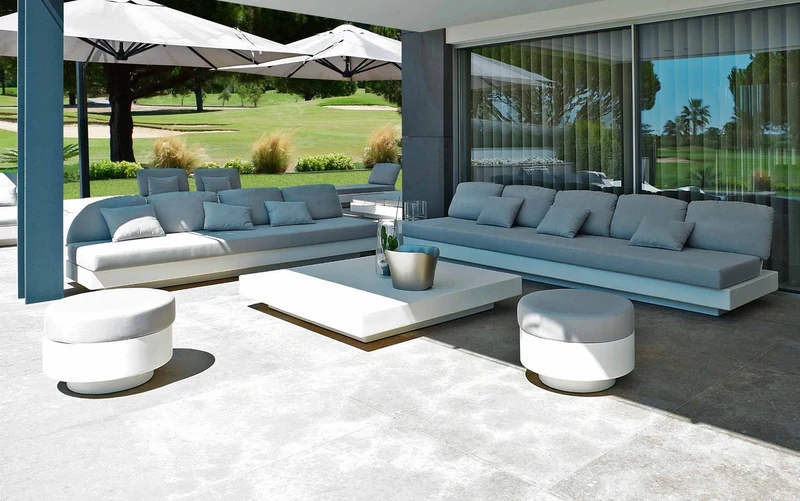 Casa Padrino Luxus 3er Gartensofa Grau / Matt Weiß 210 x 90 x H. 70 cm - Wetterbeständiges Garten Terrassen Sofa - Hotel Möbel - Luxus Qualität