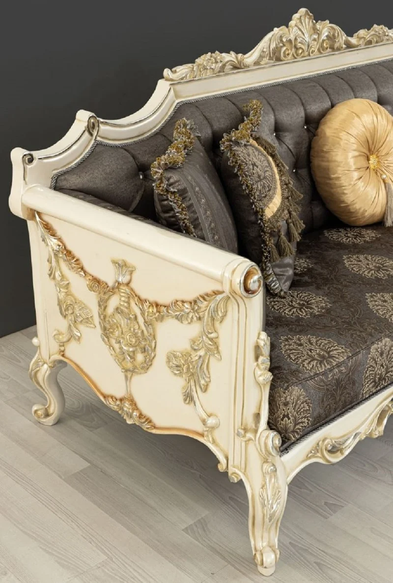Casa Padrino Luxus Barock Sofa Grau / Braun / Weiß / Gold / Silber - Handgefertigtes Wohnzimmer Sofa mit elegantem Muster und Glitzersteinen - Barock Wohnzimmer Möbel - Edel & Prunkvoll