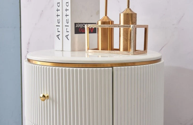 Casa Padrino Luxus Beistelltisch Weiß / Messingfarben / Gold Ø 50 x H. 58 cm - Runder Nachttisch mit 2 Schubladen - Moderne Möbel