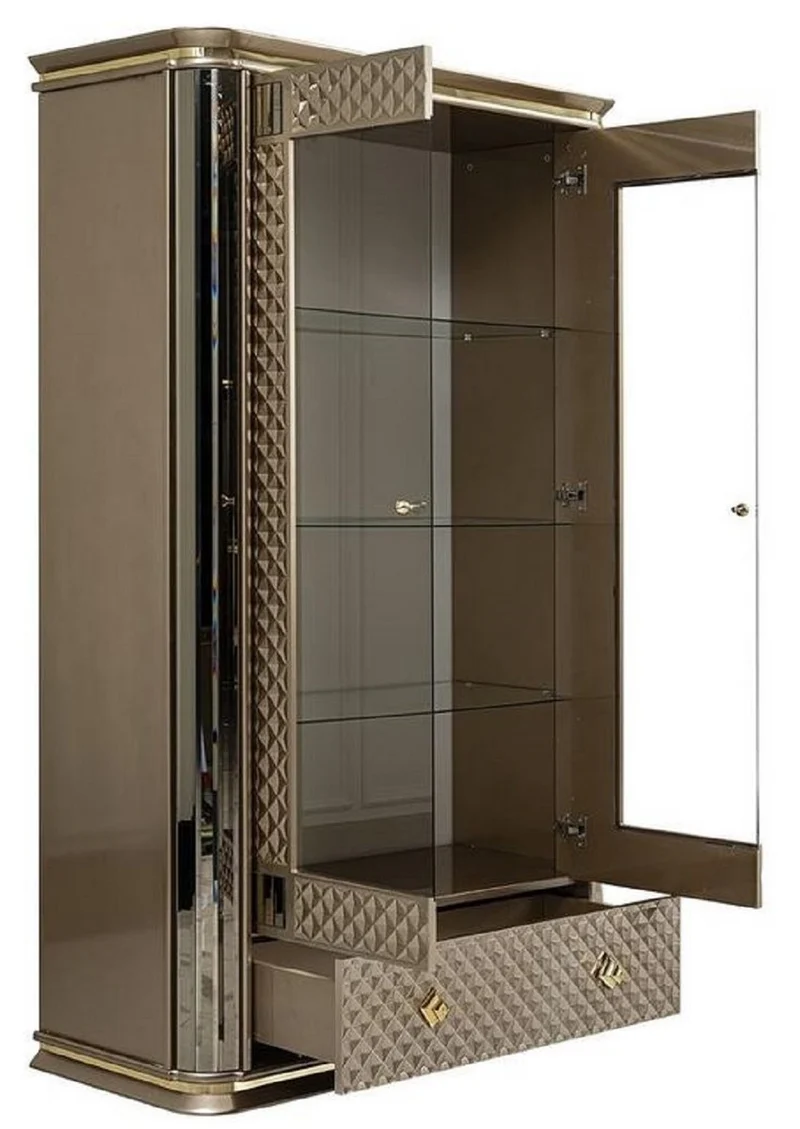 Casa Padrino Luxus Art Deco Vitrine Beige / Gold - Handgefertigter Massivholz Vitrinenschrank mit 2 Türen und Schublade - Edle Art Deco Möbel