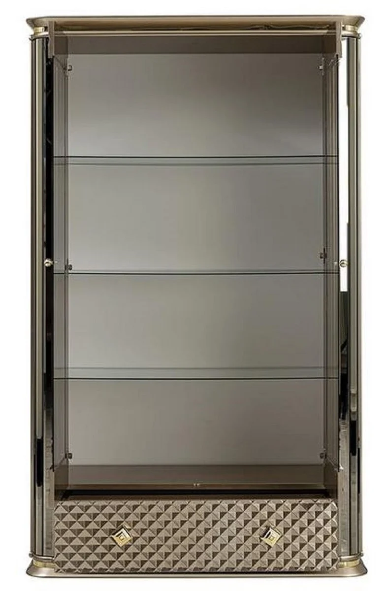 Casa Padrino Luxus Art Deco Vitrine Beige / Gold - Handgefertigter Massivholz Vitrinenschrank mit 2 Türen und Schublade - Edle Art Deco Möbel